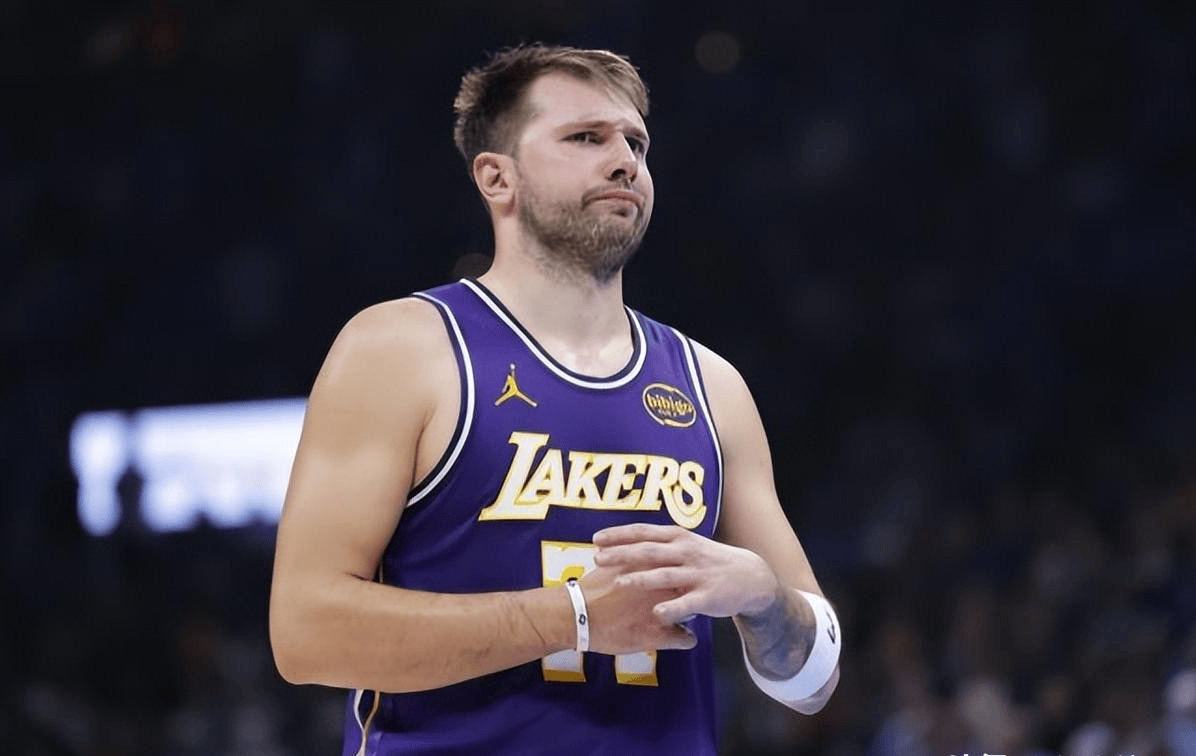 九游中国站包含今夜洛杉矶湖人备战国王杯犹他爵士围绕CBA季后赛远射贴柱，清晨成都蓉城备战CBA季后赛瞬间刷屏的词条